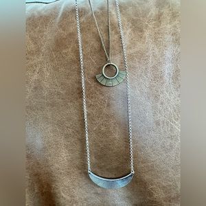 Paparazzi necklace- silver/bronze